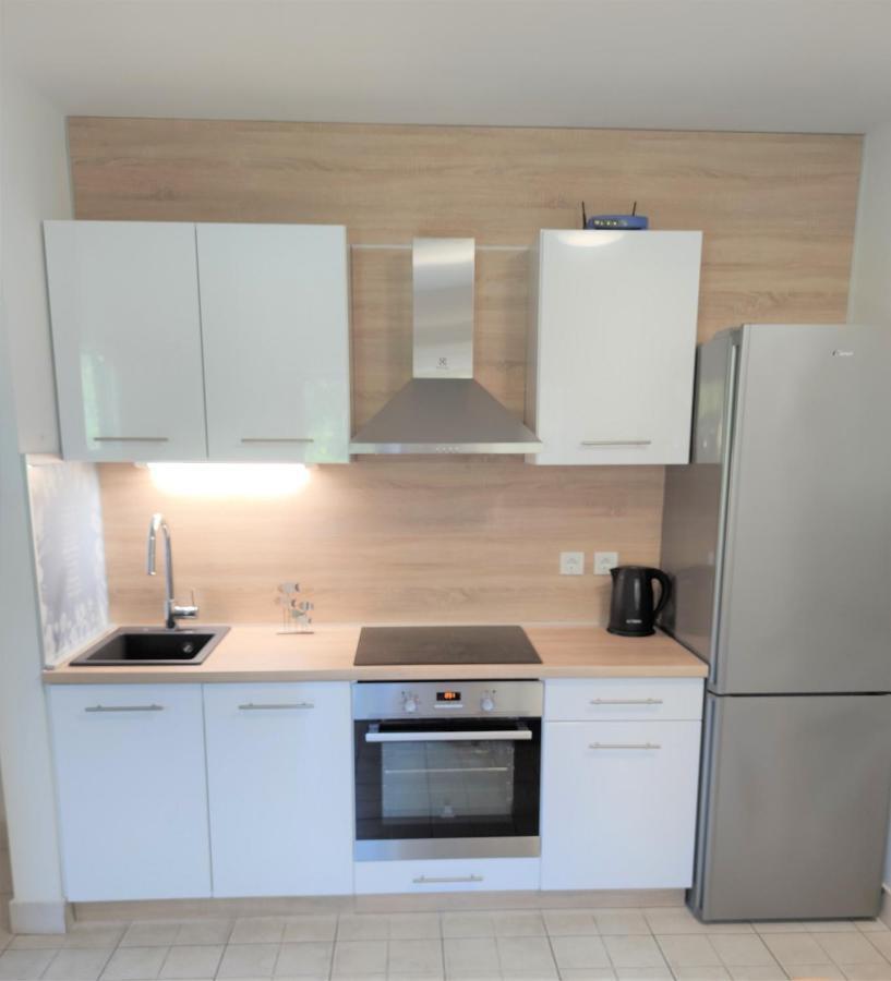 Apartments Riba Vis Bagian luar foto