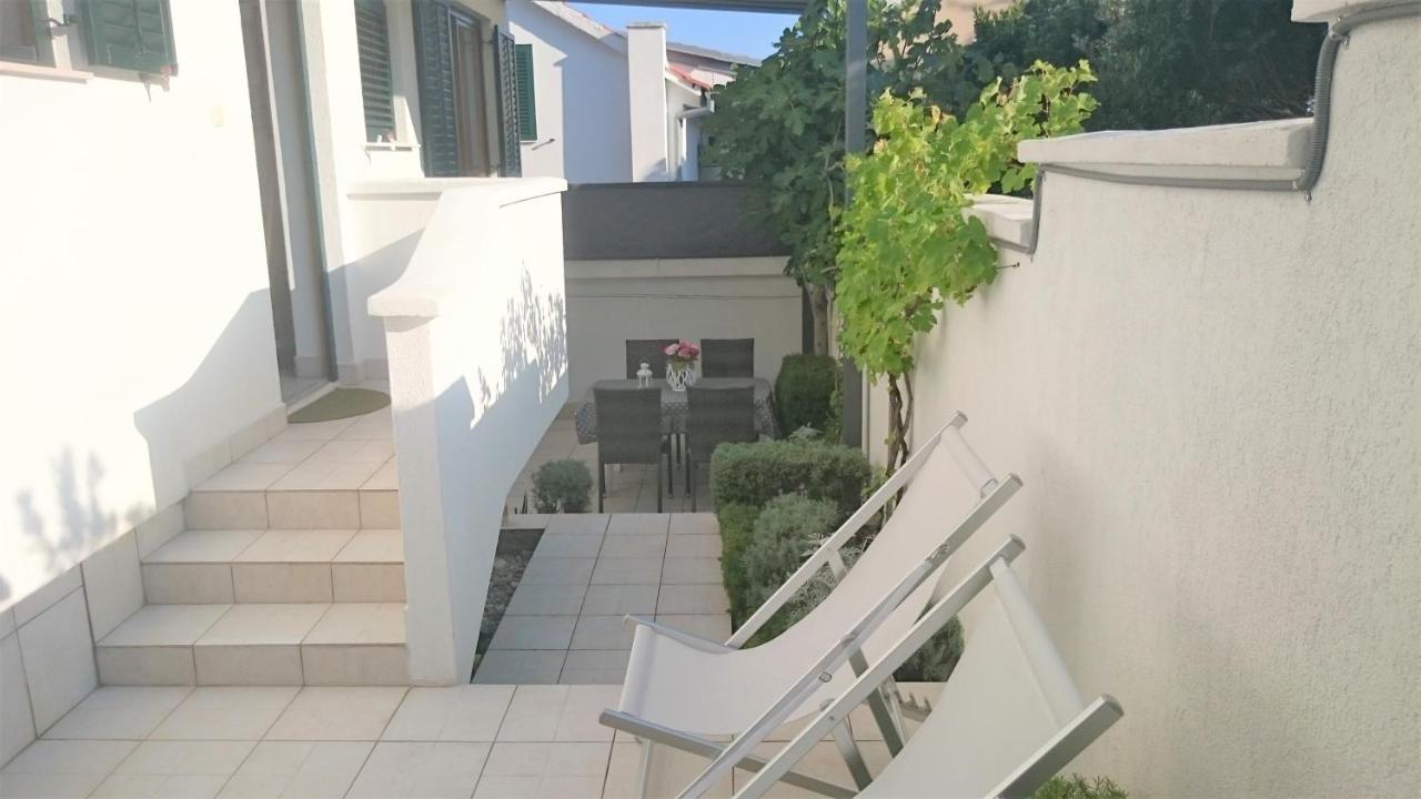 Apartments Riba Vis Ruang foto