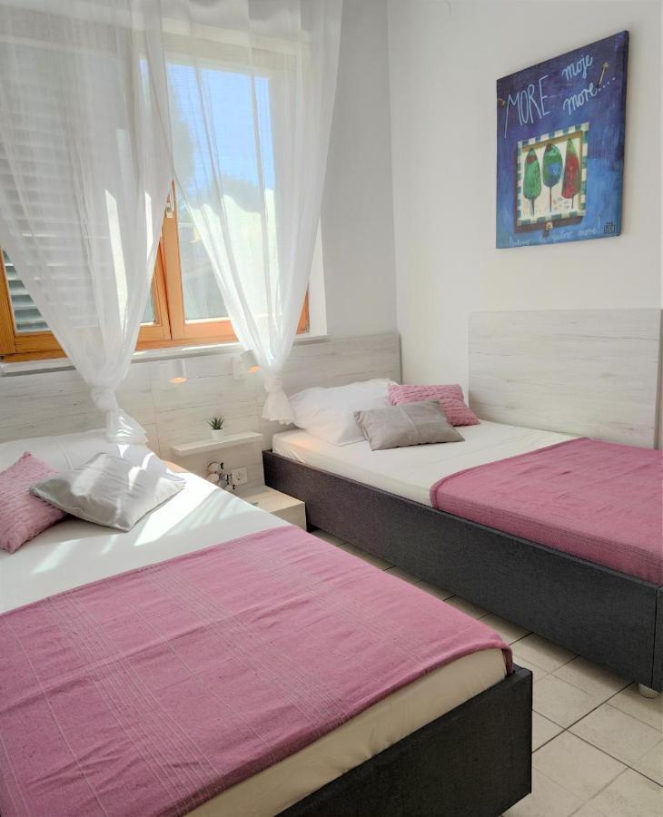 Apartments Riba Vis Ruang foto